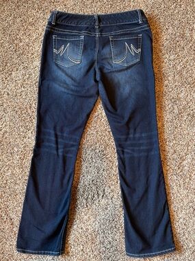 Maurices Straight Dark Wash Jeans Size L Large Regular (measures 32x31) EUC